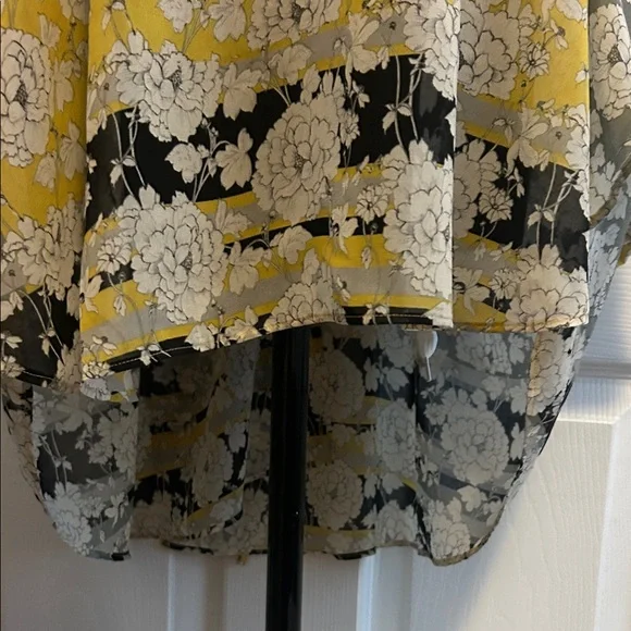 CAbi Yellow and White Floral Tunic - Picture 6 of 9